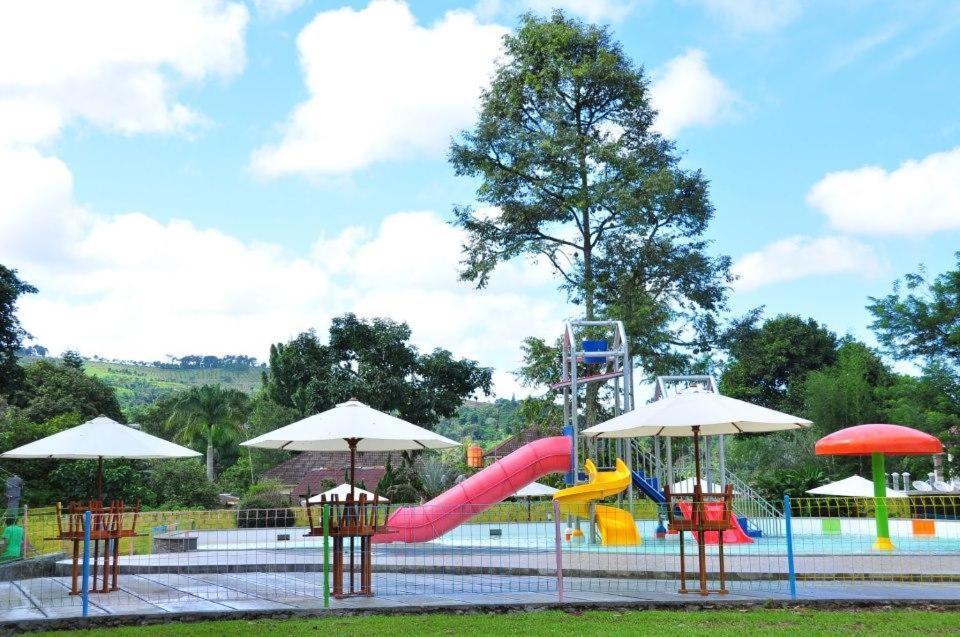 Puncak Village Hotel & Kampung Main Anak Gadok Zewnętrze zdjęcie